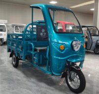 Грузовой электротрицикл с полукабиной CL800